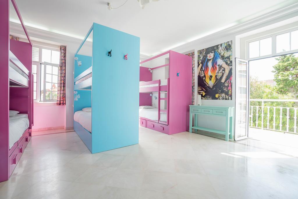 Blue Boutique Hostel & Suites Estoril Exterior photo